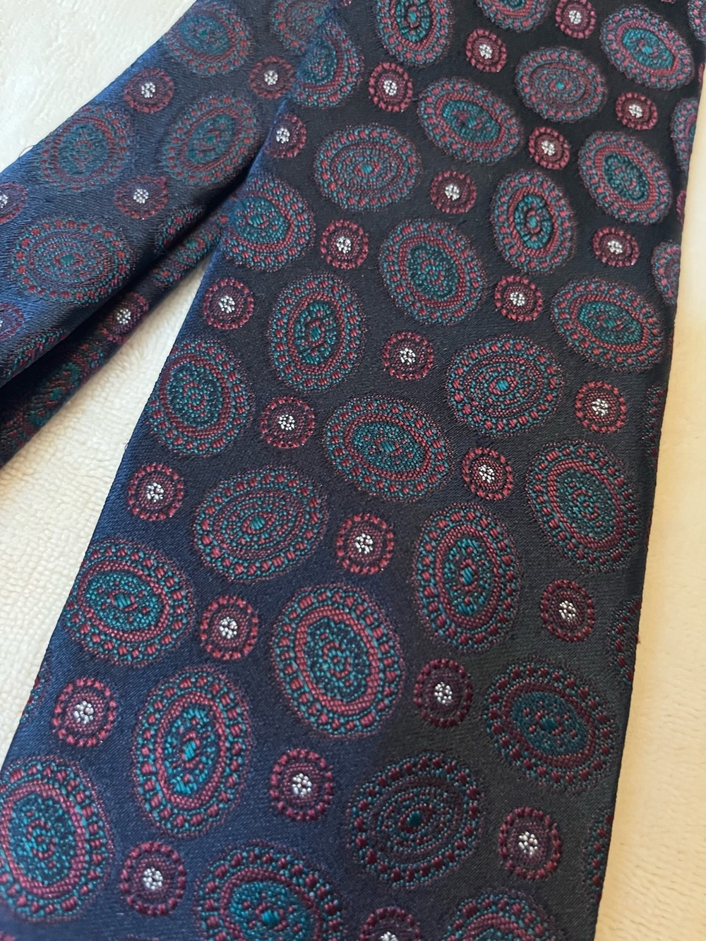 Vintage The Men’s Store Paisley Medallion Neck Tie 3” x 56”